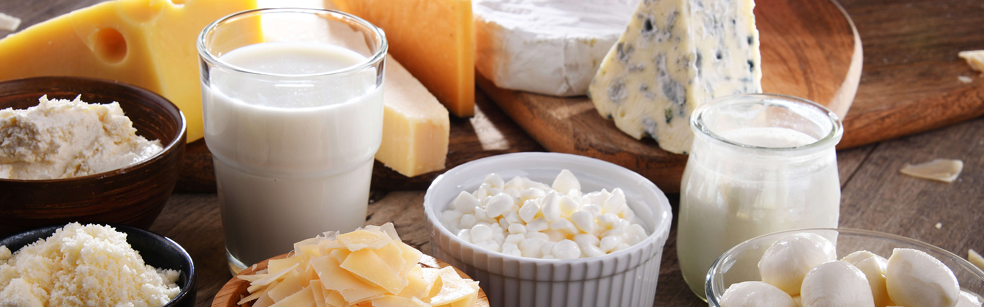 Calciumhaltige Lebensmittel wie Käse und Milch